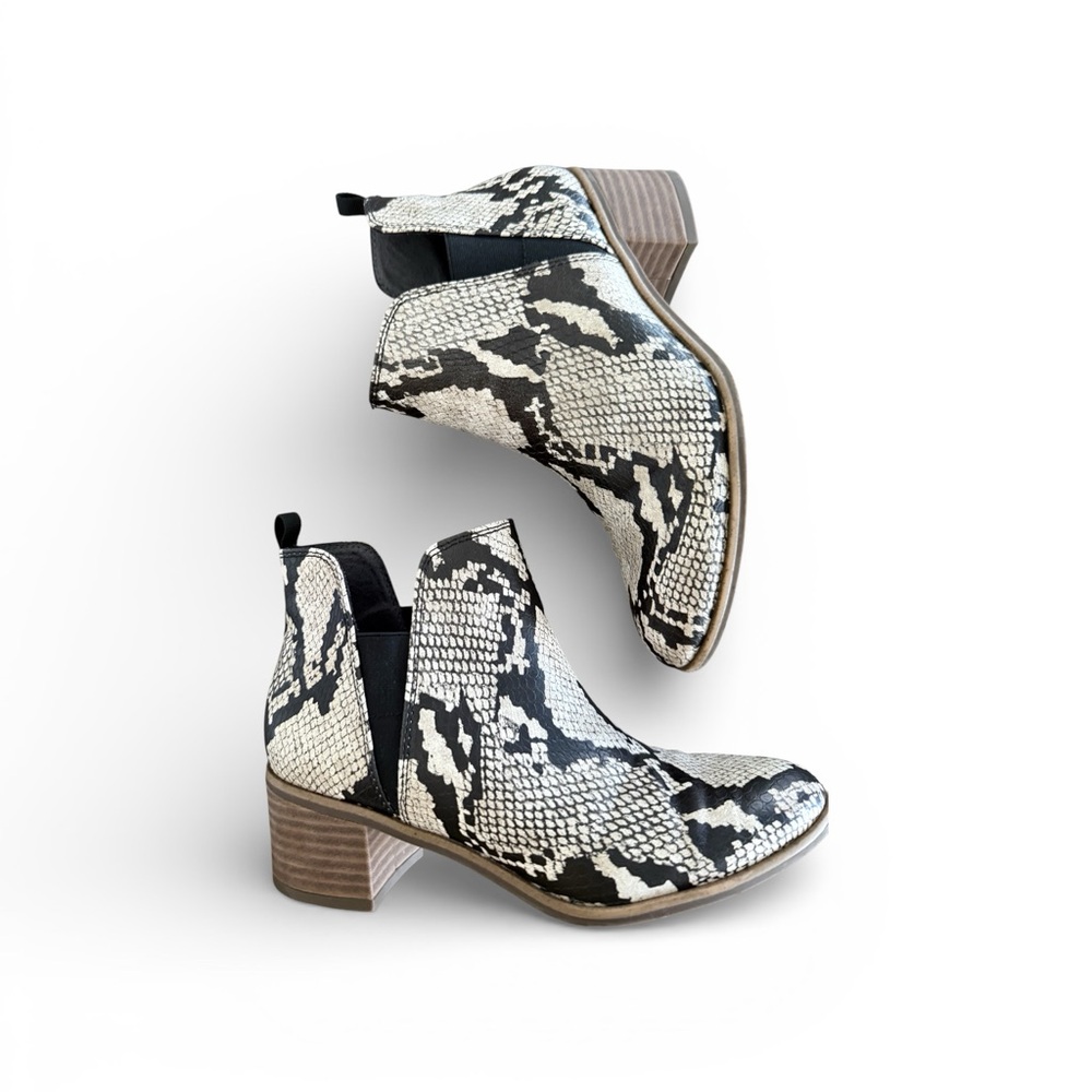 Dr. Scholls Teammate Snakeskin Ankle Boots size 6.5 US